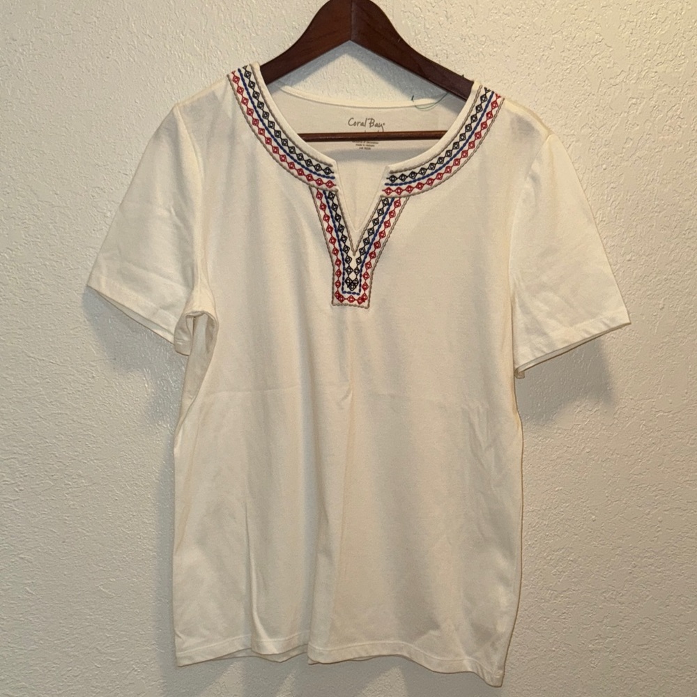 Coral Bay Cream Short Sleeve Tee with Red and Blue Accents